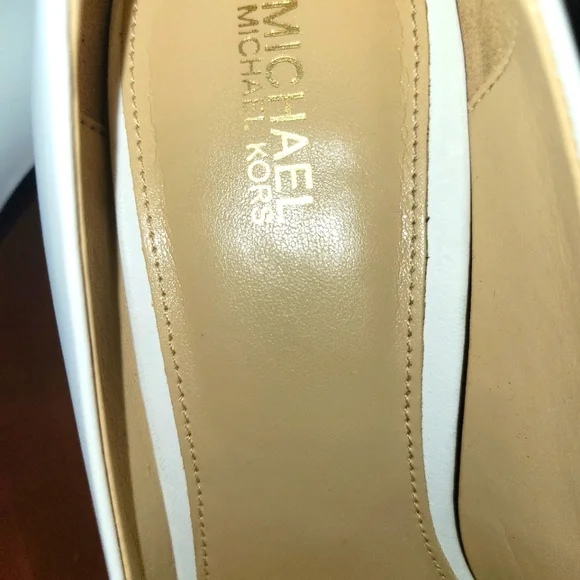 Michael Kors Classic White Heels 5" Heels. New In Box. - Picture 6 of 9